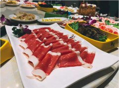 为庆祝订单量完成举行聚餐活动