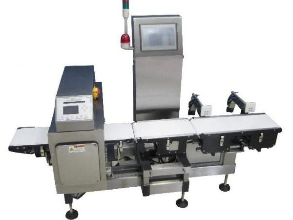 仓库三个小组为各个地区的客户发货分选秤